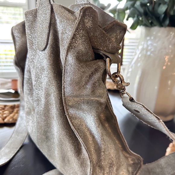 Erin Condren Metallic Silver Sueded Crossbody Bag - Lightly Used - Picture 7 of 8